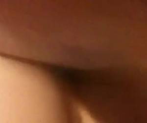 Deze jongen filmt zichzelf terwijl hij zijn vriend in zijn kont neukt.