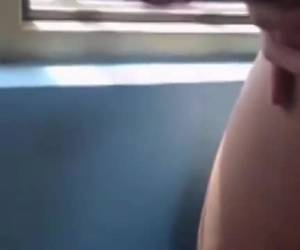 Je stijve pik aftrekken voor het raam is best wel lef hebben. Deze gay twinks doen het lekker samen. Amateur , Je stijve pik aftrekken voor het raam