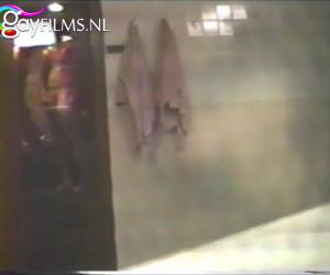 Twee mannen stiekem gefilmd tijdens het aftrekken in de sauna. Amateur , Stiekem gefilmd tijdens het aftrekken in de sauna