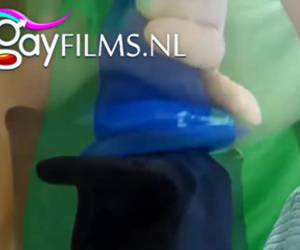Of is het anaal acrobate? Een mooie verzameling bizar grote anaal pluggen staan opgesteld voor de lenige aars van deze virtuoze sissy. Extreme , Anaal acrobaat vertoont zijn kunstjes