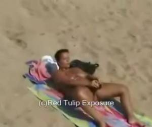 Tieten strand topless In de zomer zijn er veel tieten te zien op het strand